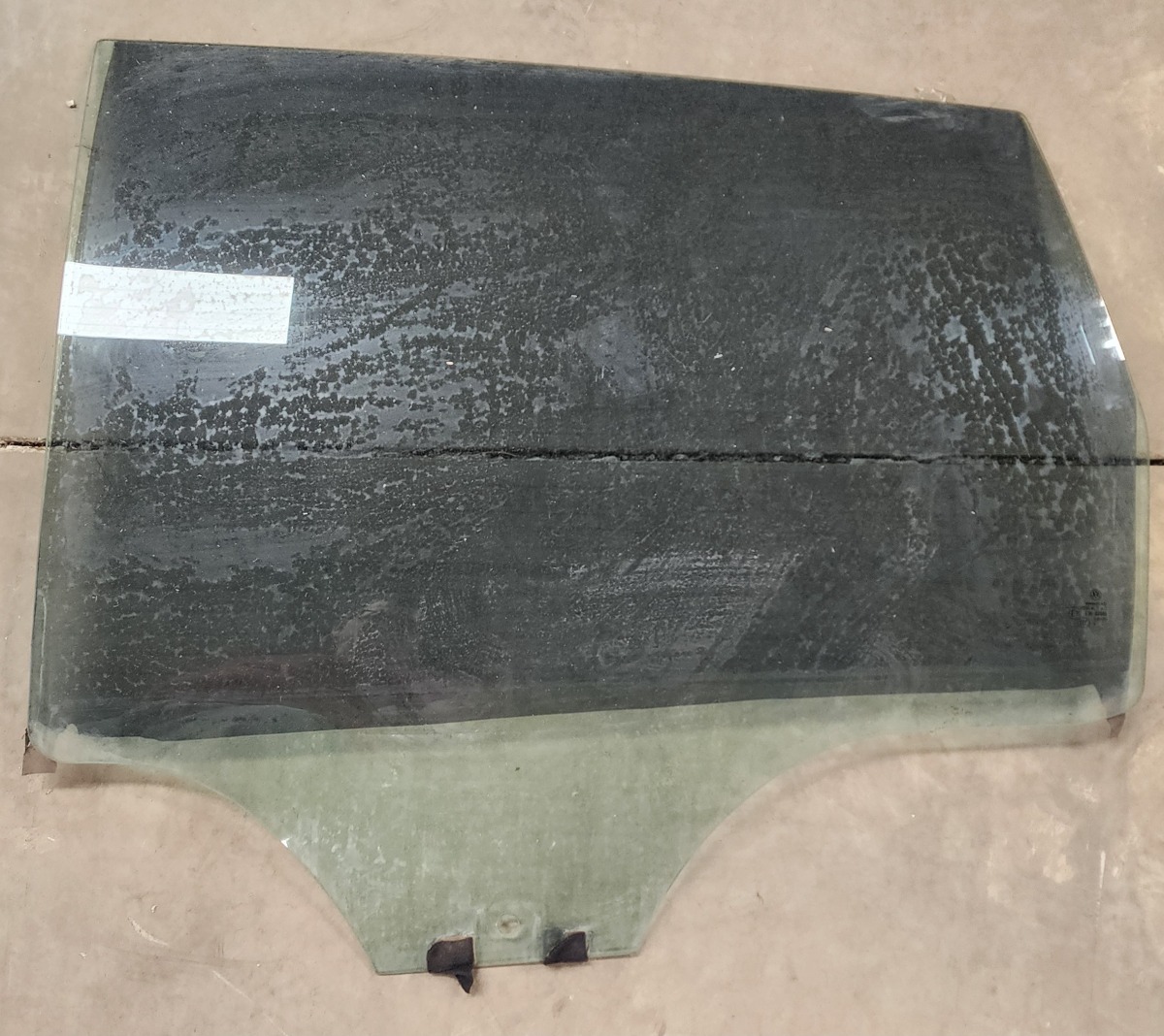 POLO 3/VIVO LEFT REAR DOOR GLASS