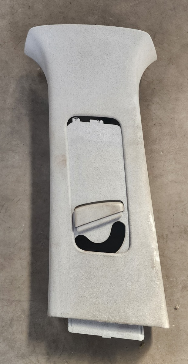 POLO 3/VIVO LEFT UPPER B-PILLAR TRIM