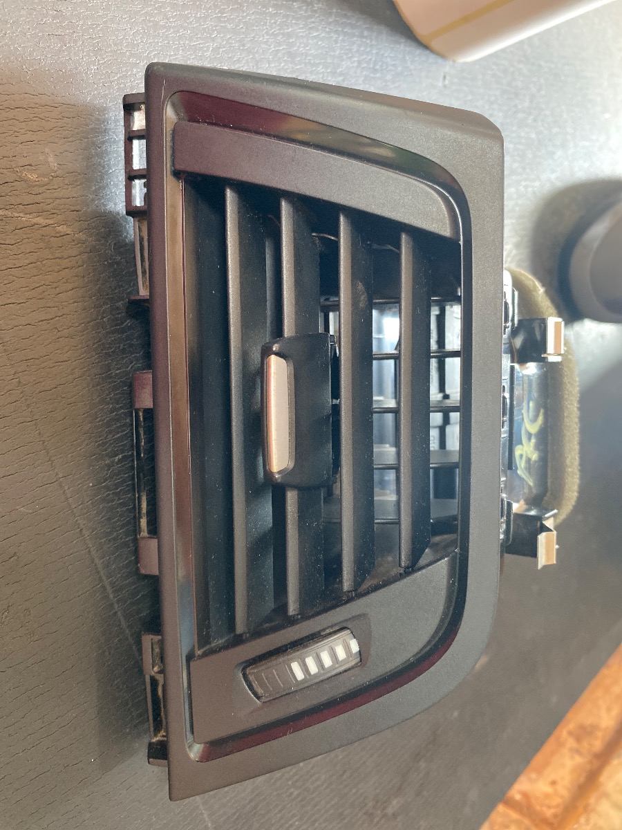 F30 LEFT DASH VENT