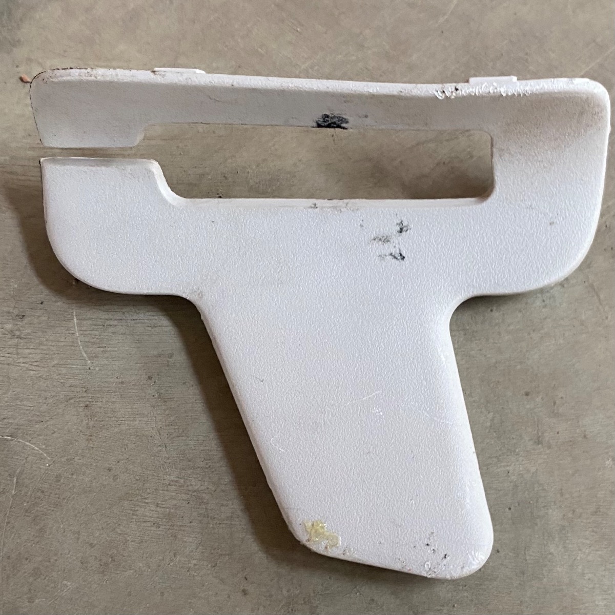 C3 UPPER RIGHT PILLAR CAP