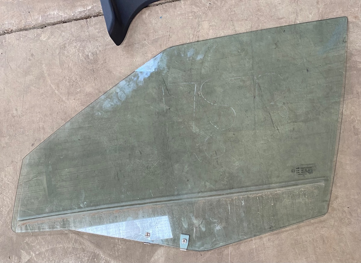 C3 LEFT FRONT DOOR GLASS