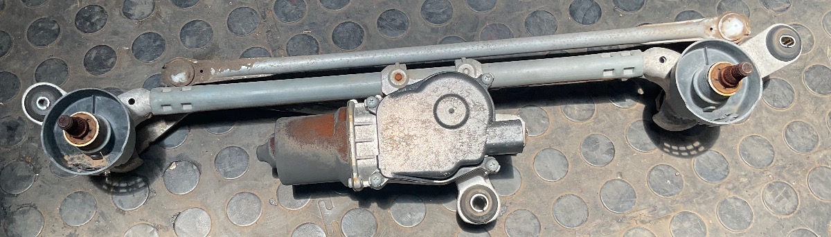 X-TRAIL FRONT WIPER ASSEMBLY