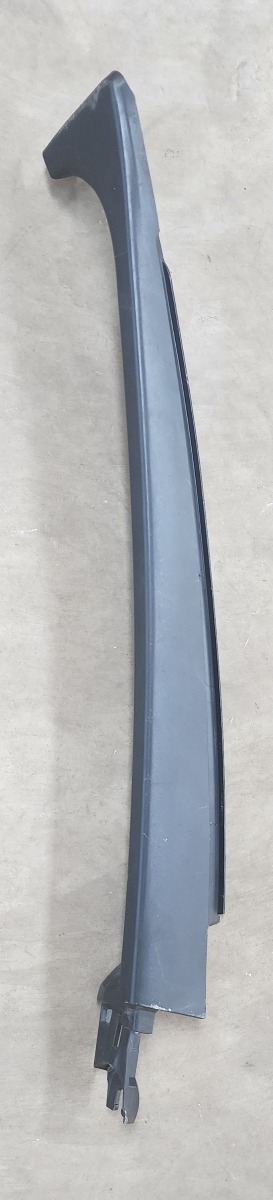 COROLLA CROSS RIGHT FRONT DOOR UPPER BEADING