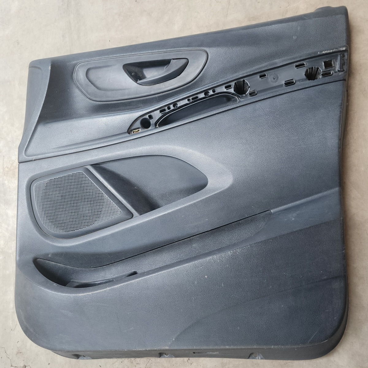 W447 RIGHT FRONT DOOR PANEL