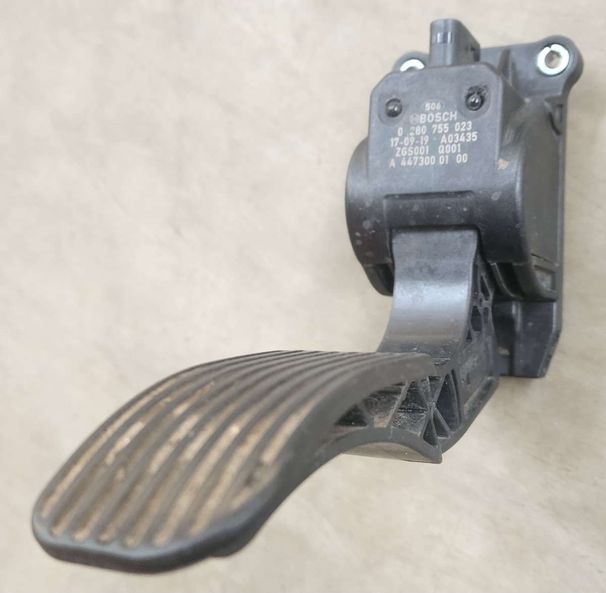 W447 ACCELERATOR PEDAL