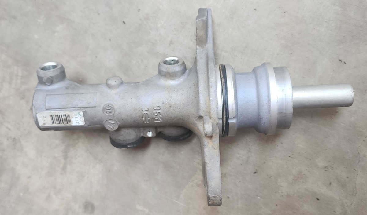 W447 BRAKE MASTER CYLINDER