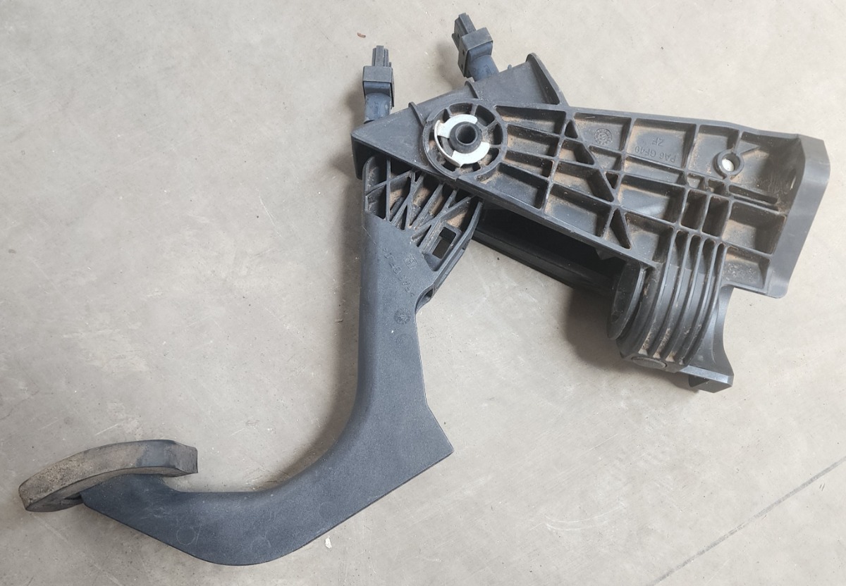 W447 CLUTCH PEDAL