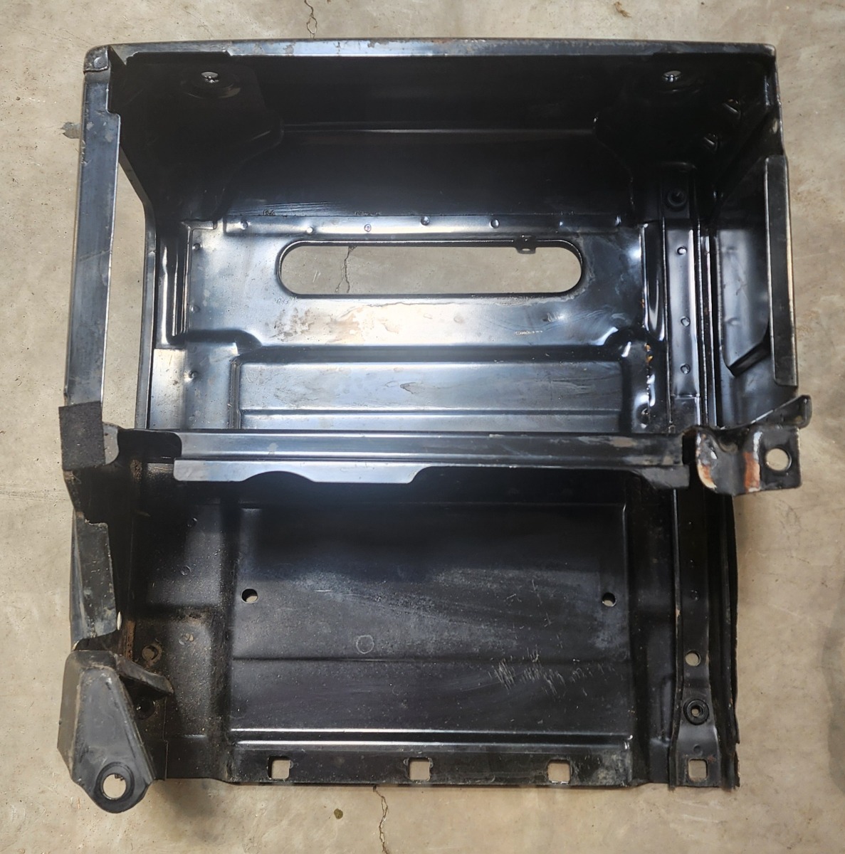 W447 RIGHT FRONT STORAGE BOX