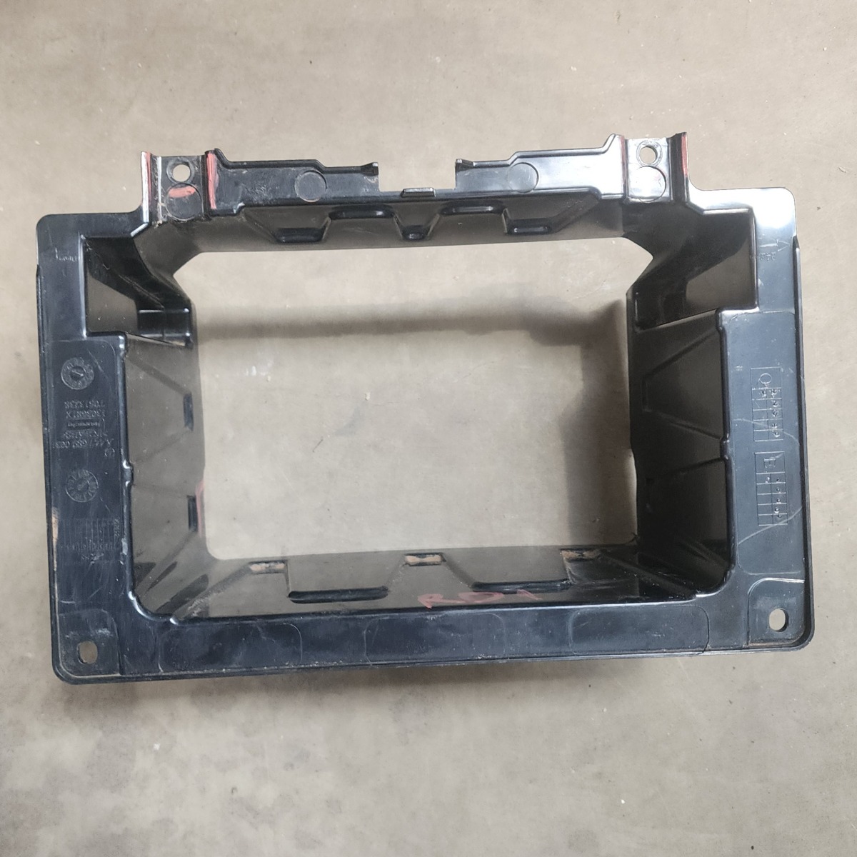 W447 RADIO MOUNT