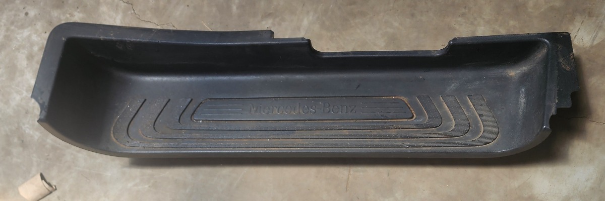 W447 FRONT LEFT ENTRANCE COVER