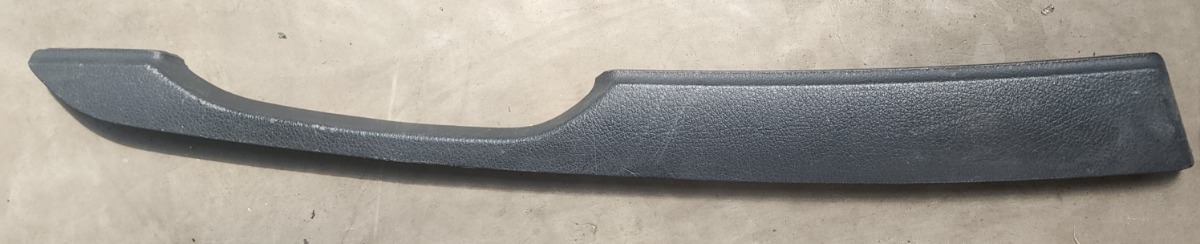 W447 Front Left Door Panel Trim
