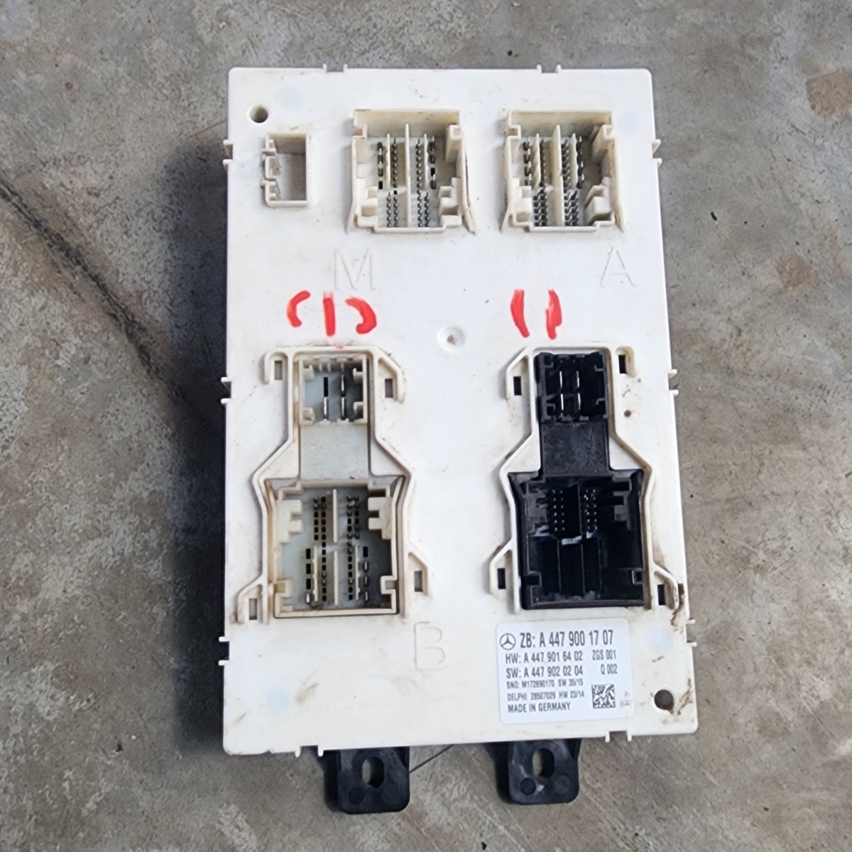W447 FUSE BOX