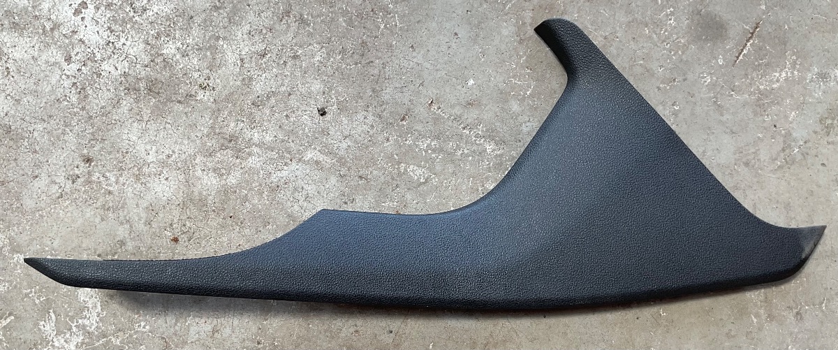 KELEOS 2 RIGHT LOWER CONSOL TRIM