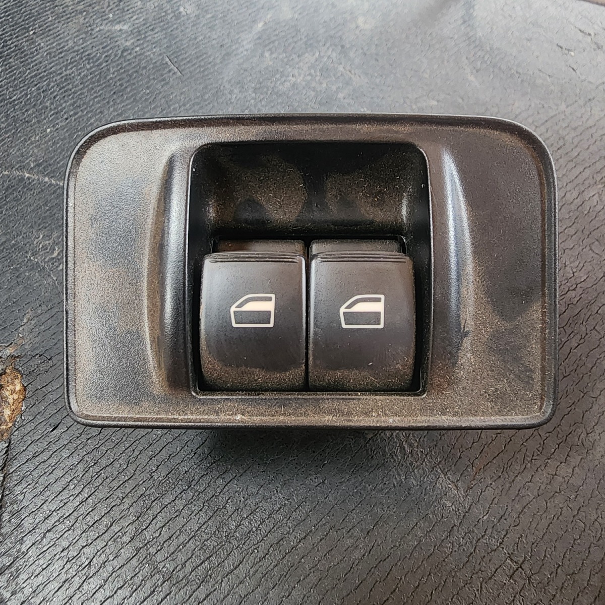 C3 REAR WINDOW SWITCH