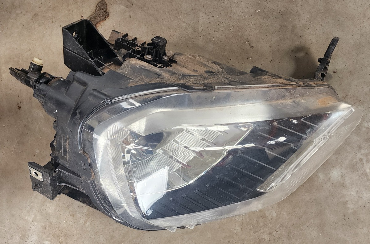 C3 RIGHT HEADLAMP