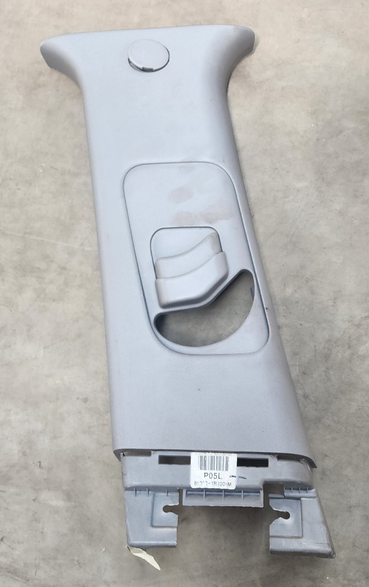 ACCENT LEFT UPPER B-PILLAR TRIM