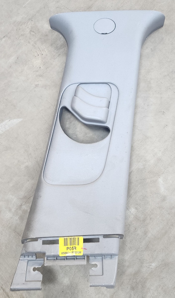 ACCENT RIGHT UPPER B-PILLAR TRIM