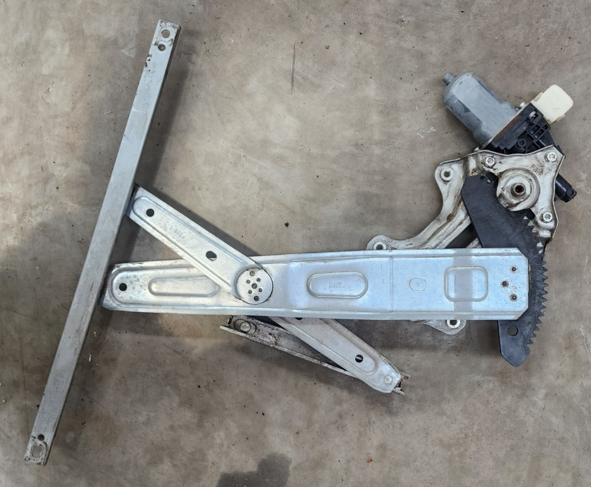 KOLEOS 2 RIGHT REAR WINDOW MECH