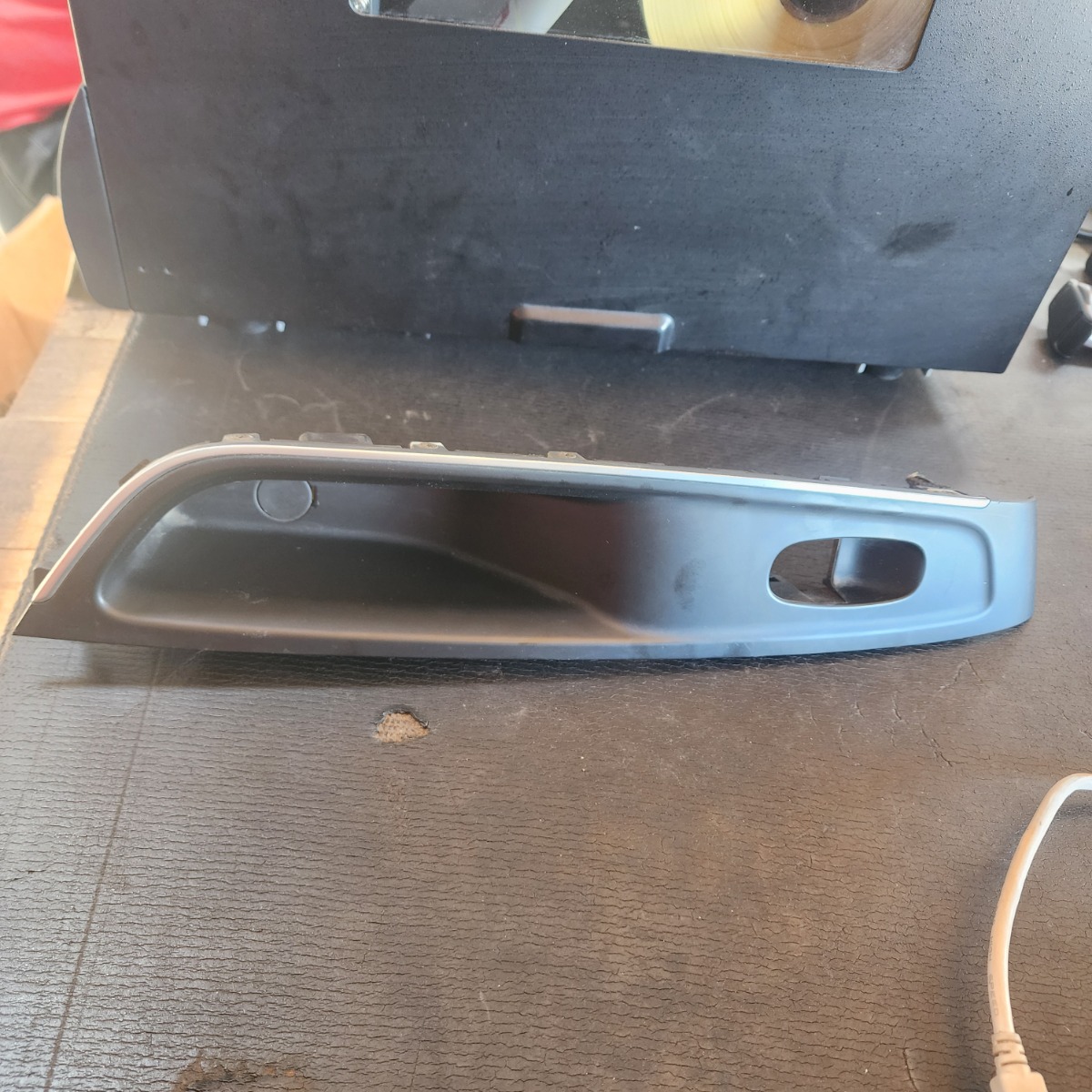 KOLEOS 2 RIGHT REAR WINDOW SWITCH TRIM
