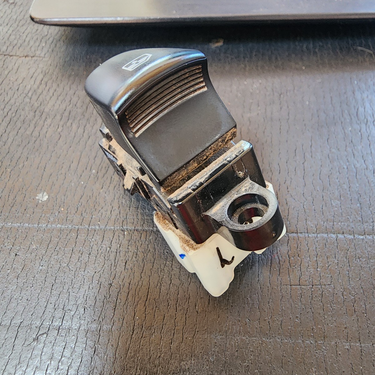 KOLEOS 2 LEFT REAR WINDOW SWITCH