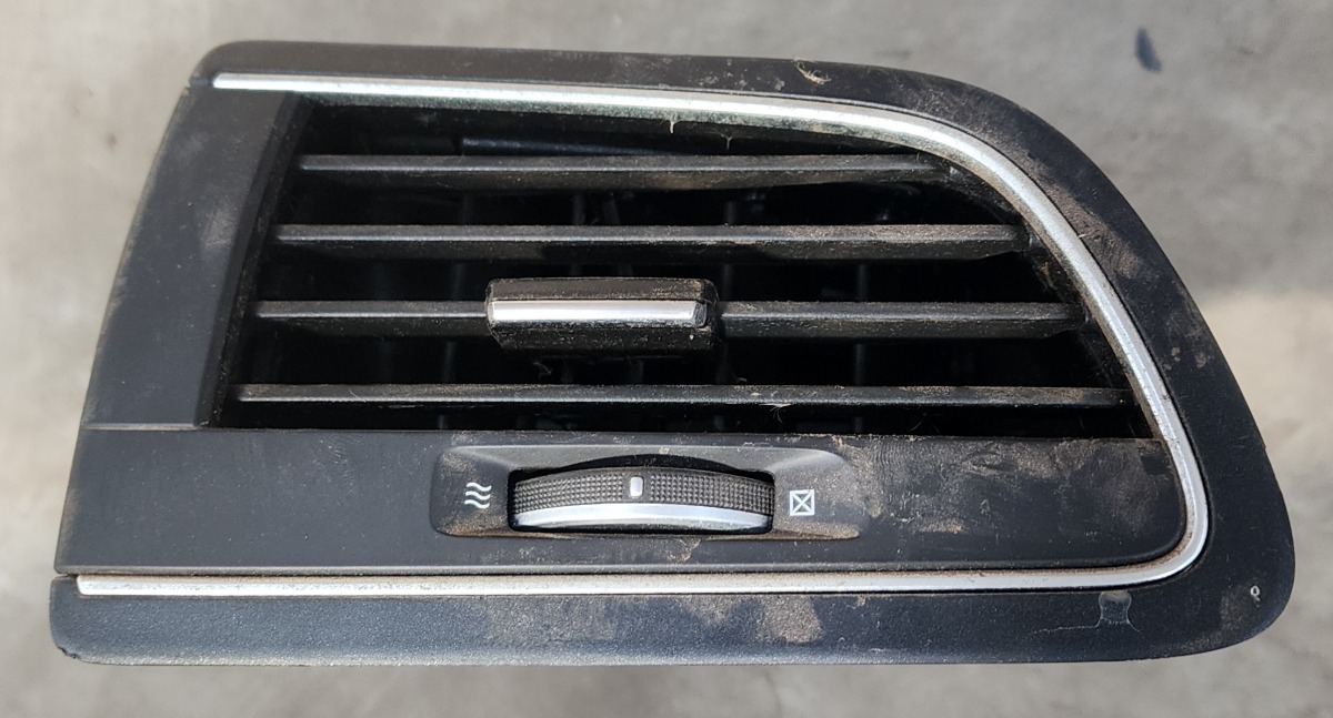 KOLEOS 2 LEFT DASH VENT