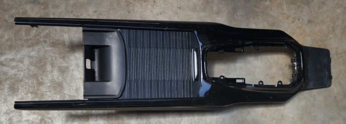 KOLEOS 2 CENTRE CONSOLE UPPER TRIM