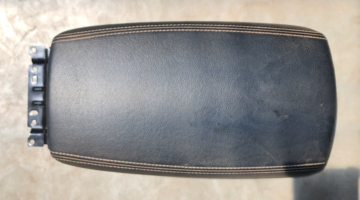 KOLEOS 2 ARM REST LID