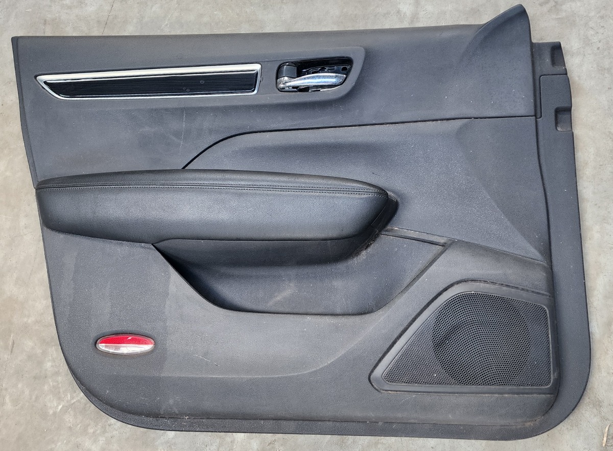 KOLEOS 2 LEFT FRONT DOOR PANEL