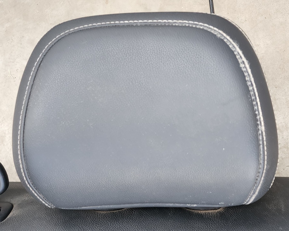 KOLEOS RIGHT REAR SEAT HEADREST