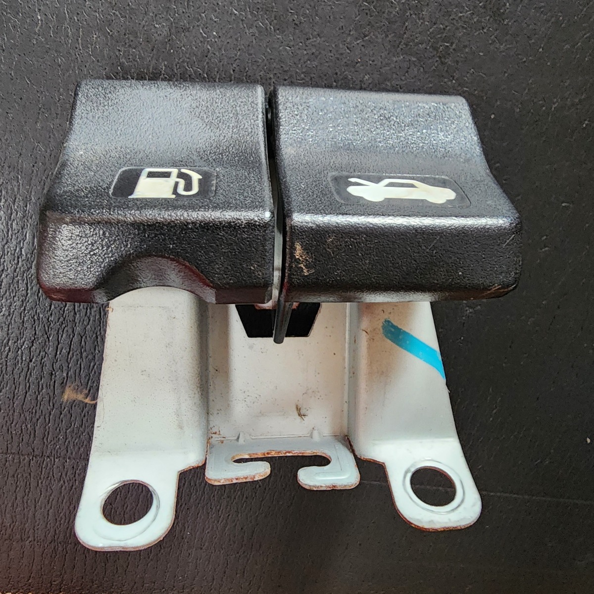 KOLEOS 2 BONNET/FUEL FLAP HANDLE