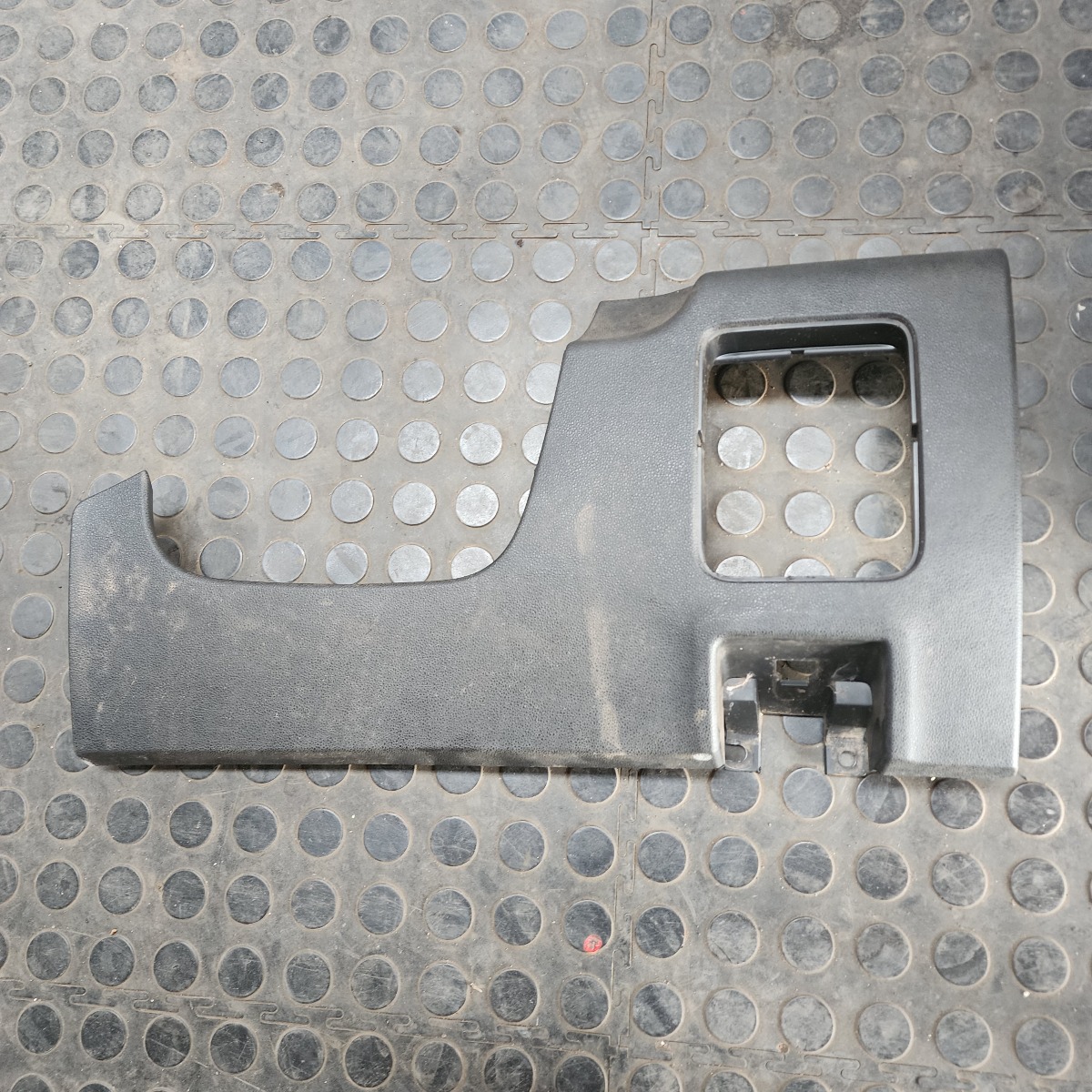 KOLEOS 2 RIGHT LOWER DASH TRIM