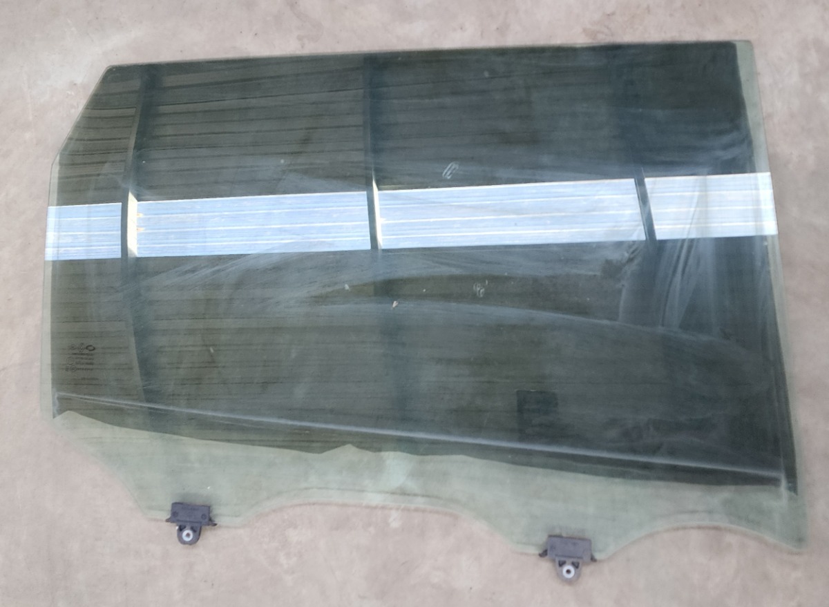 KOLEOS 2 RIGHT REAR DOOR GLASS