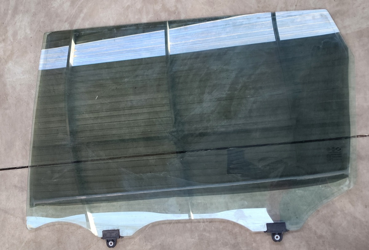 KOLEOS 2 LEFT REAR DOOR GLASS