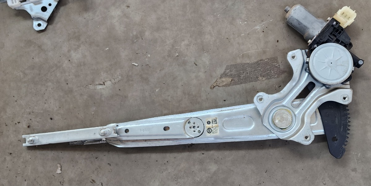 KOLEOS 2 LEFT REAR WINDOW MECH