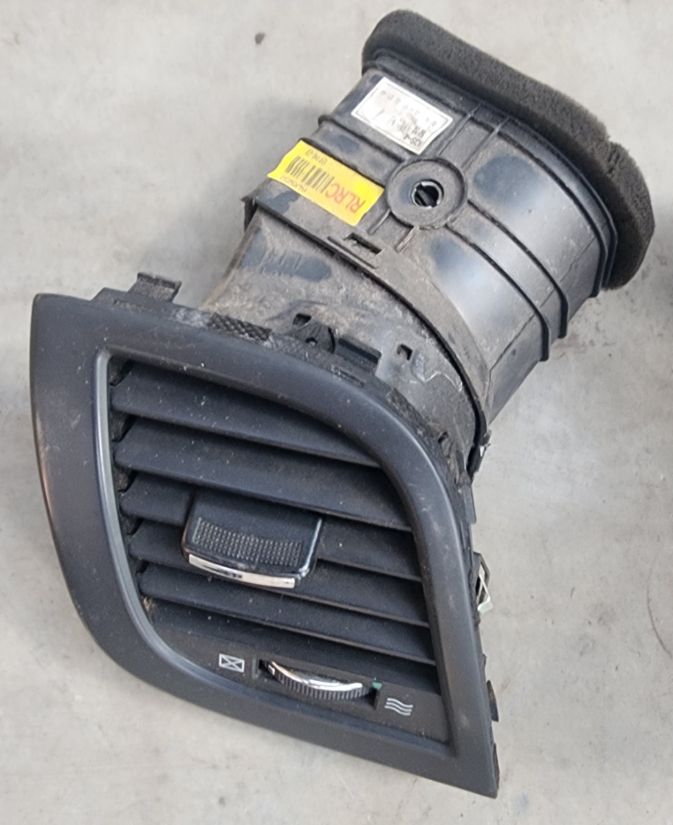 ACCENT LEFT DASH VENT