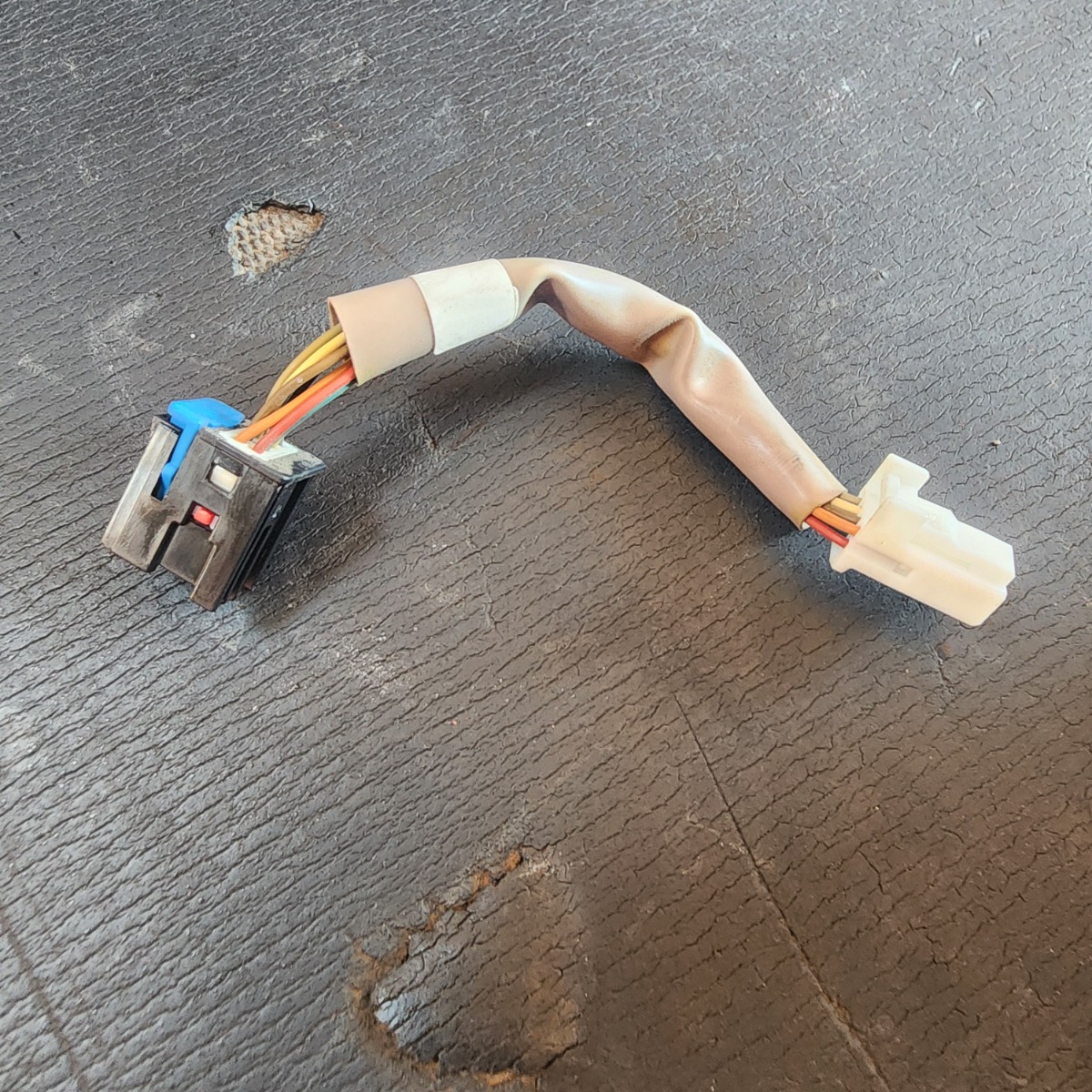 ACCENT STEERING MODULE CONNECTOR