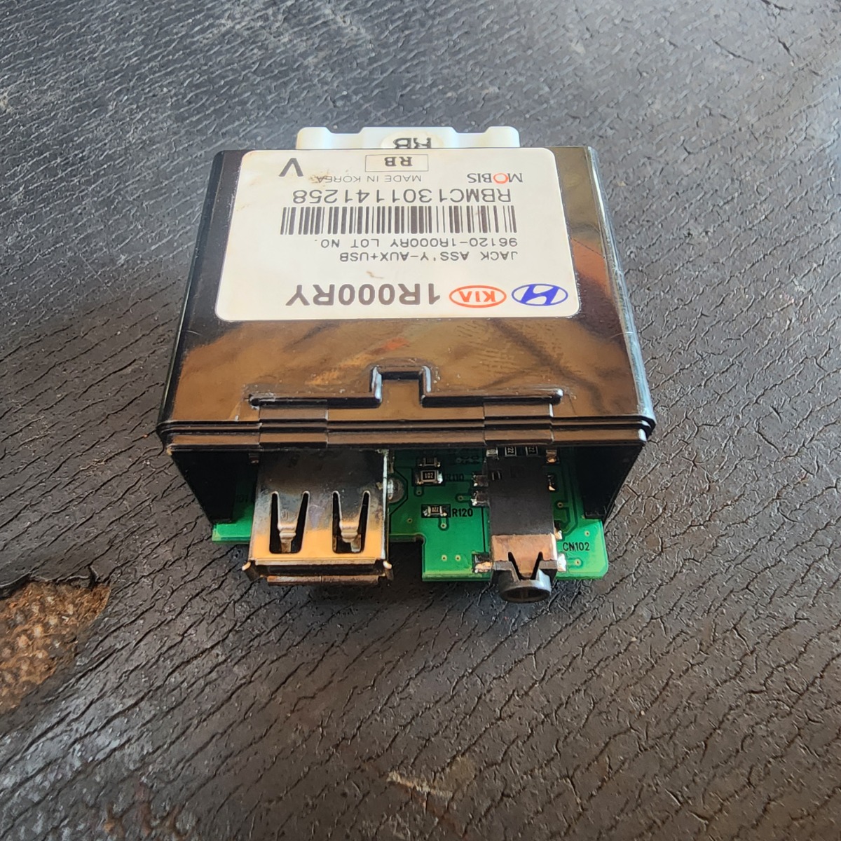 ACCENT USB AUX CONNECTOR