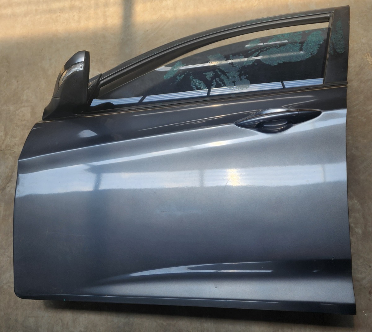 AACCENT LEFT FRONT DOOR (SHELL)