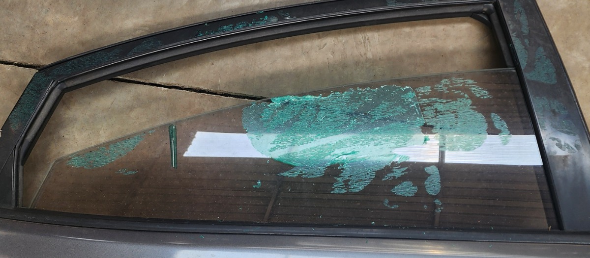 ACCENT RIGHT REAR DOOR GLASS