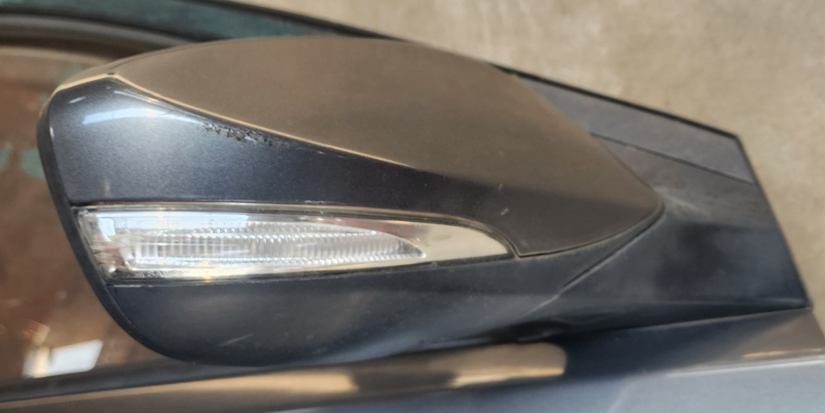 ACCENT RIGHT DOOR MIRROR