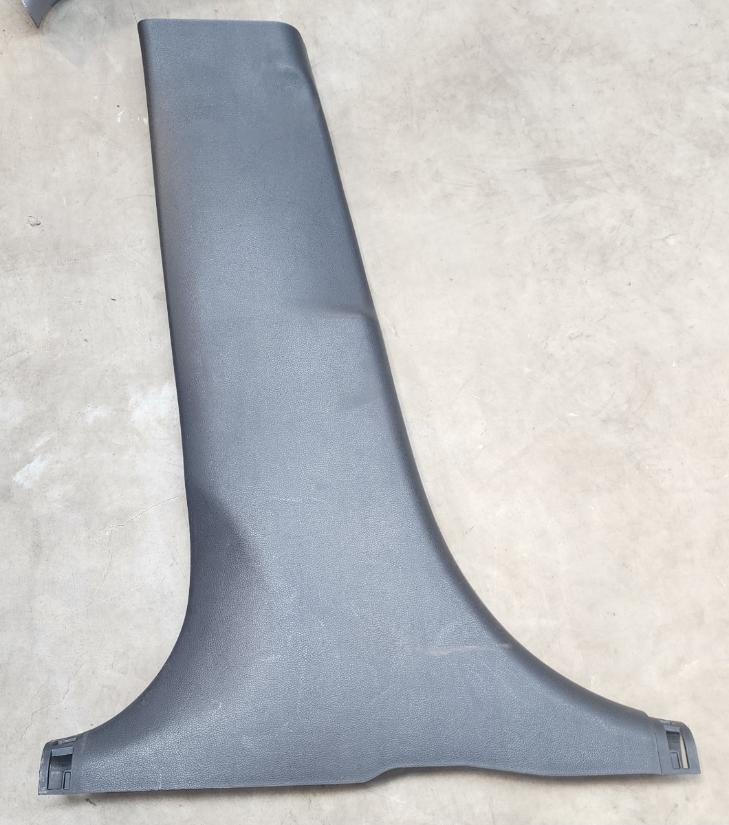 ACCENT LEFT LOWER B-PILALR TRIM