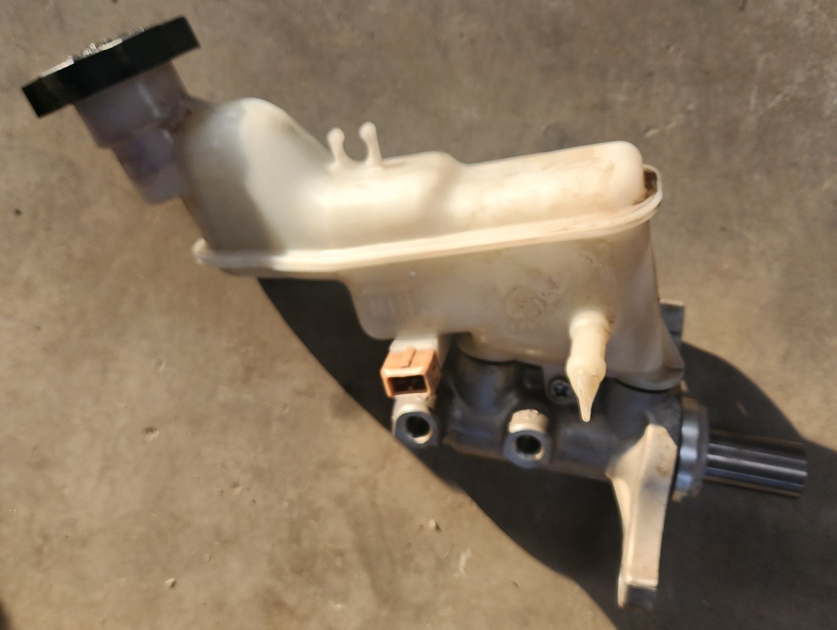 ACCENT BRAKE MASTER CYLINDER