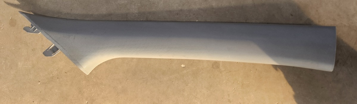 ACCENT RIGHT A-PILLAR TRIM