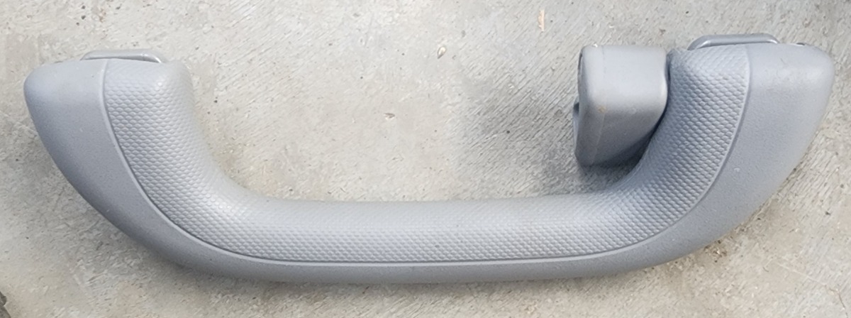 ACCENT LEFT REAR GRAB HANDLE WITH HOOK