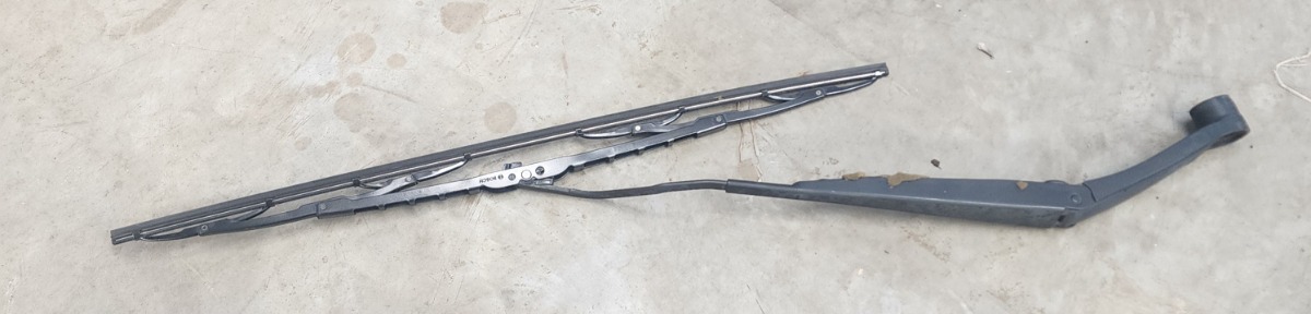 ACCENT RIGHT FRONT WIPER ARM