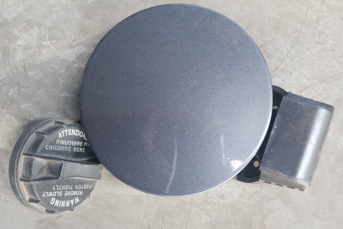ACCENT FUEL FLAP