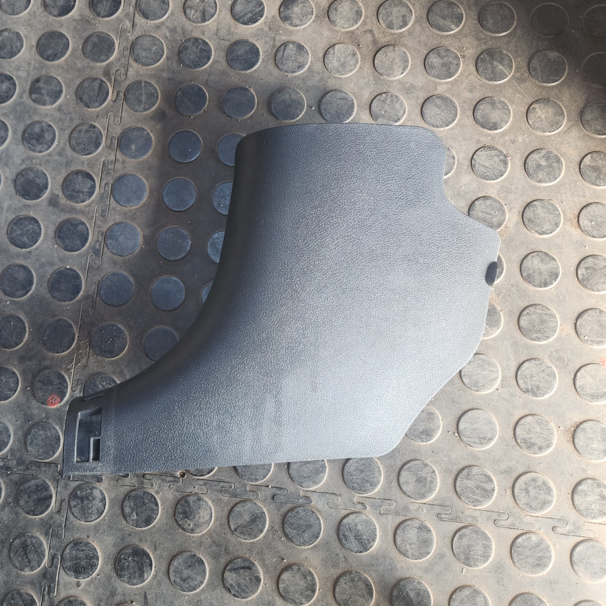 ACCENT LEFT LOWER A-PILLAR TRIM