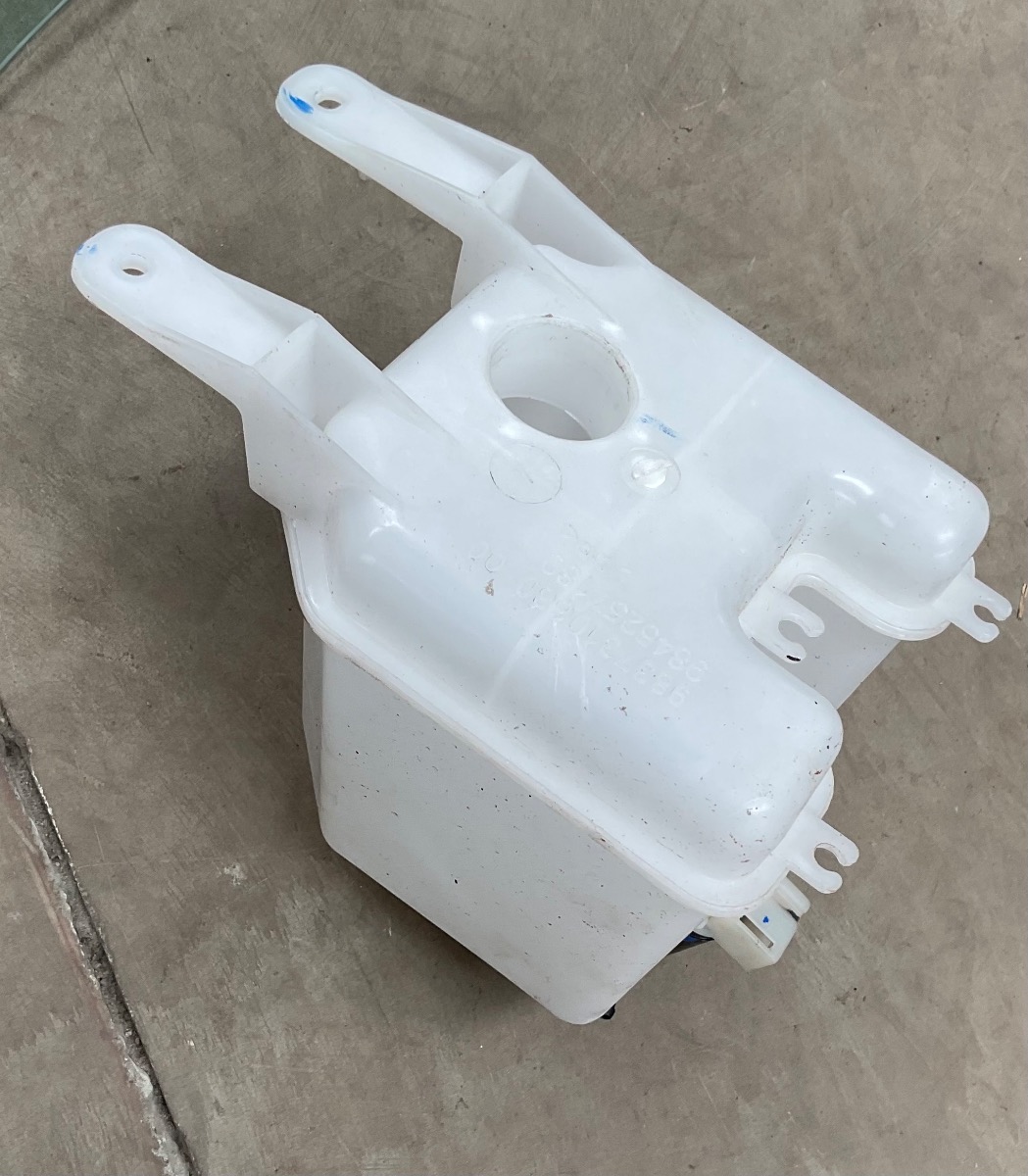 C3 WNDSCREEN WASHER BOTTLE