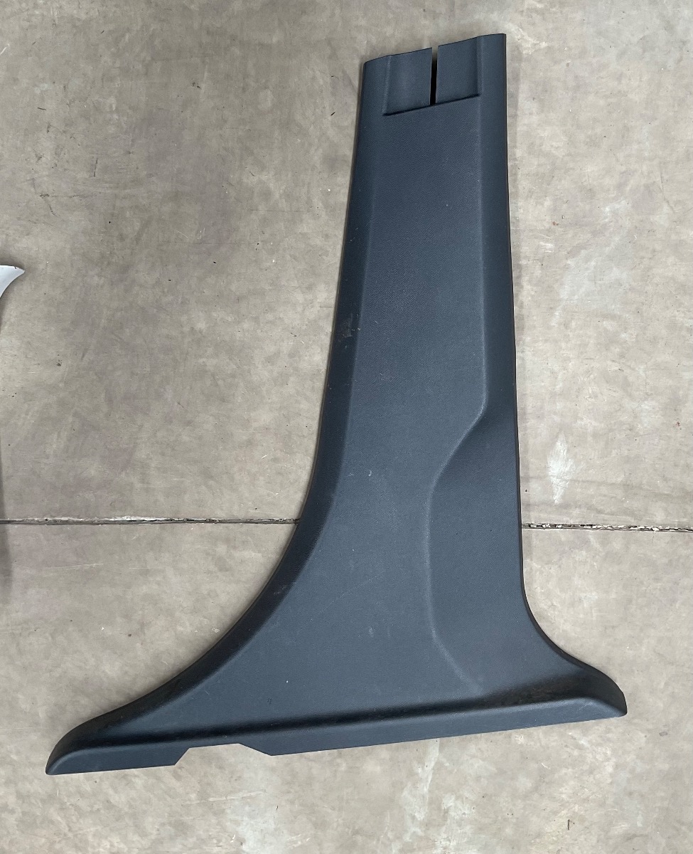 C3 RIGHT CENTRE PILLAR