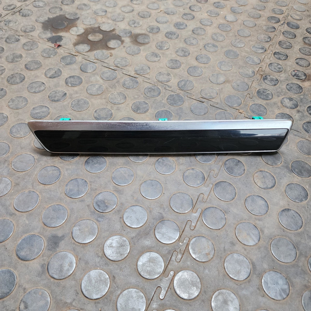 KOLEOS 2 LEFT FRONT DOOR PANEL TRIM